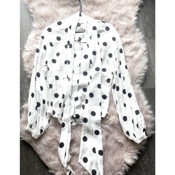 ‼️SOLD‼️ ⚫️⚪️Polka Dot Blouse (s) - Picture 4 of 6